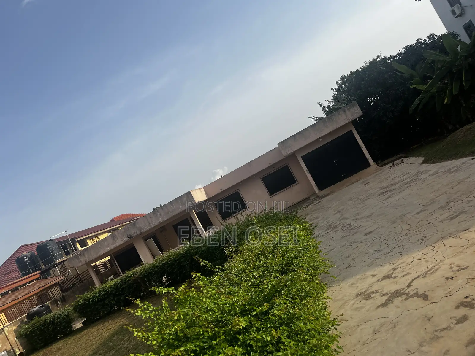 5bdrm Apartment in Dansoman for sale