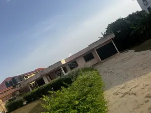 5bdrm Apartment in Dansoman for sale