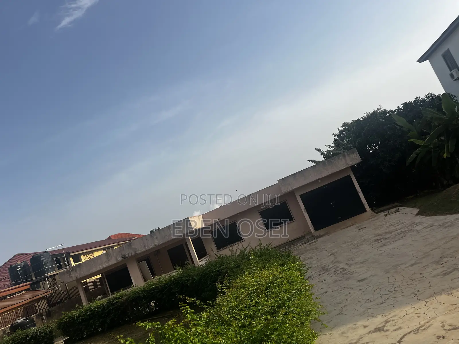 5bdrm Apartment in Dansoman for sale