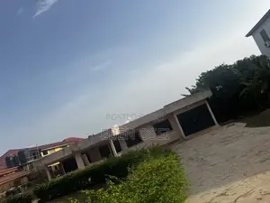 5bdrm Apartment in Dansoman for sale