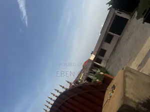 5bdrm Apartment in Dansoman for sale
