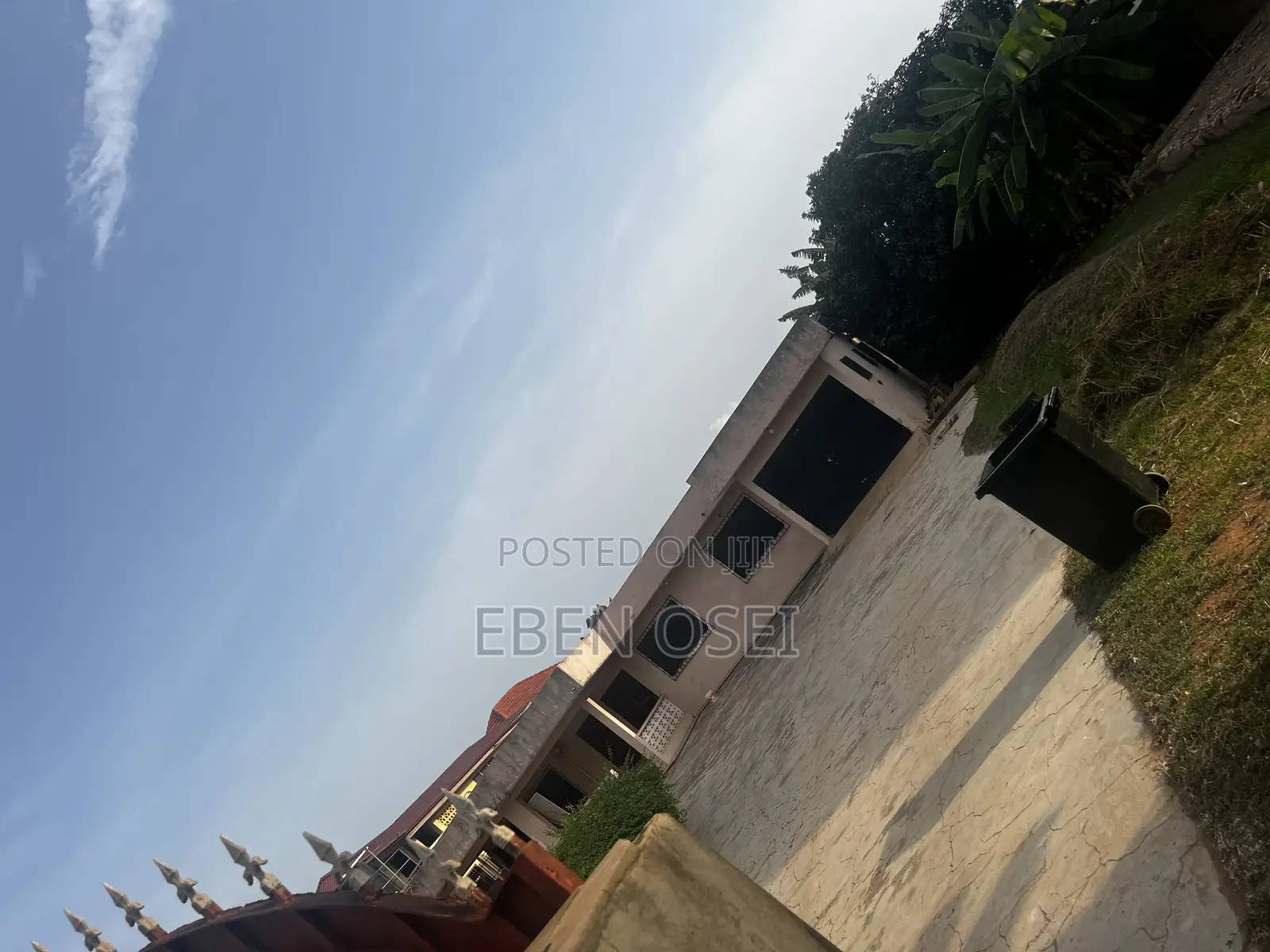 5bdrm Apartment in Dansoman for sale