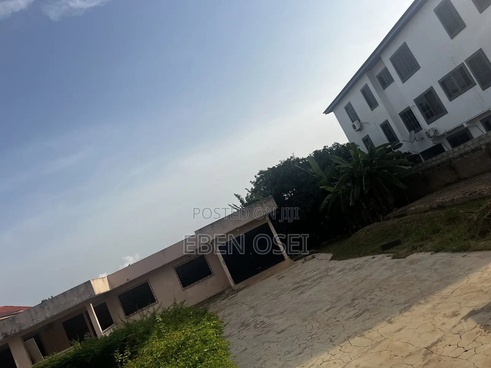 5bdrm Apartment in Dansoman for sale