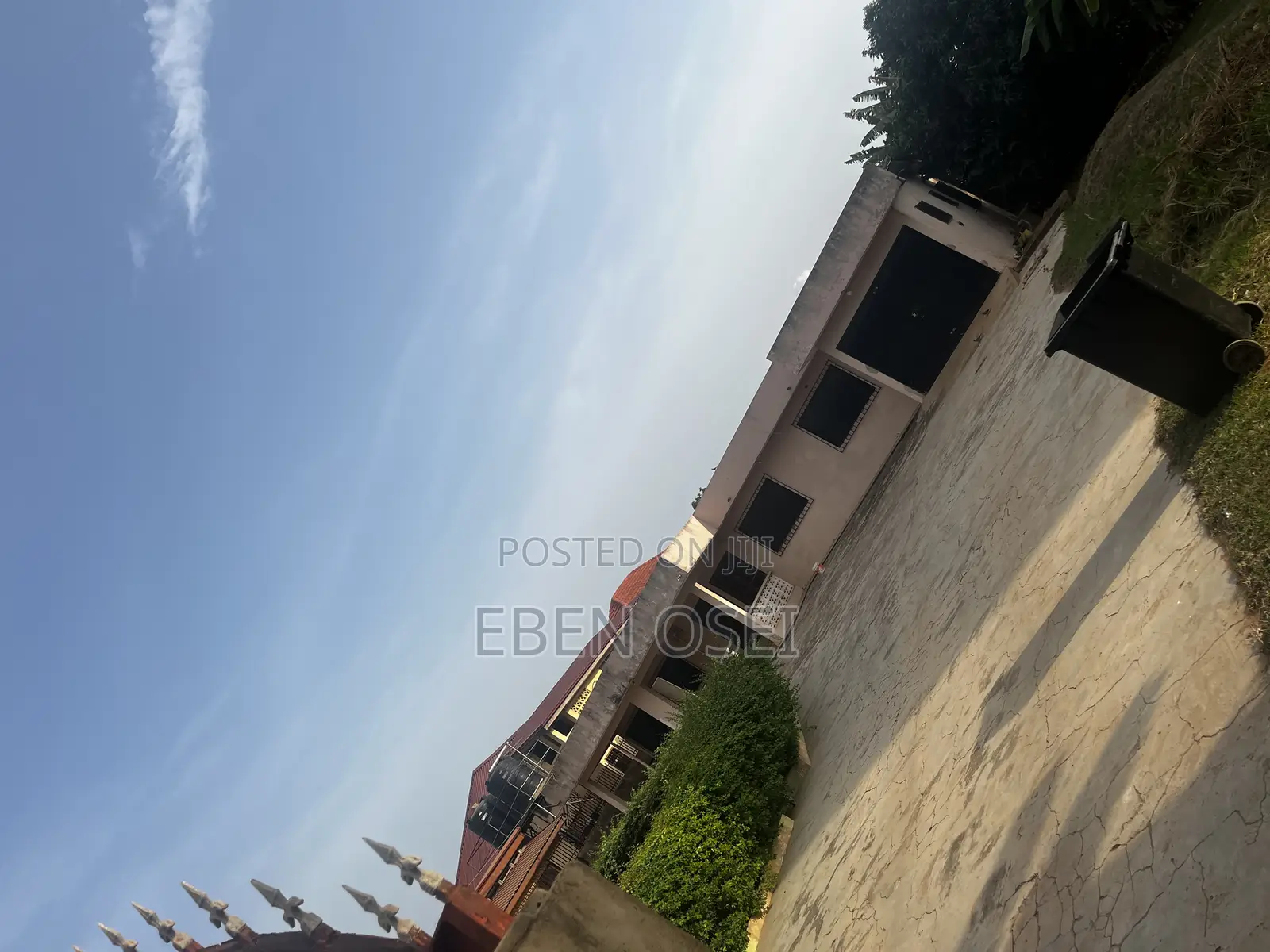 5bdrm Apartment in Dansoman for sale