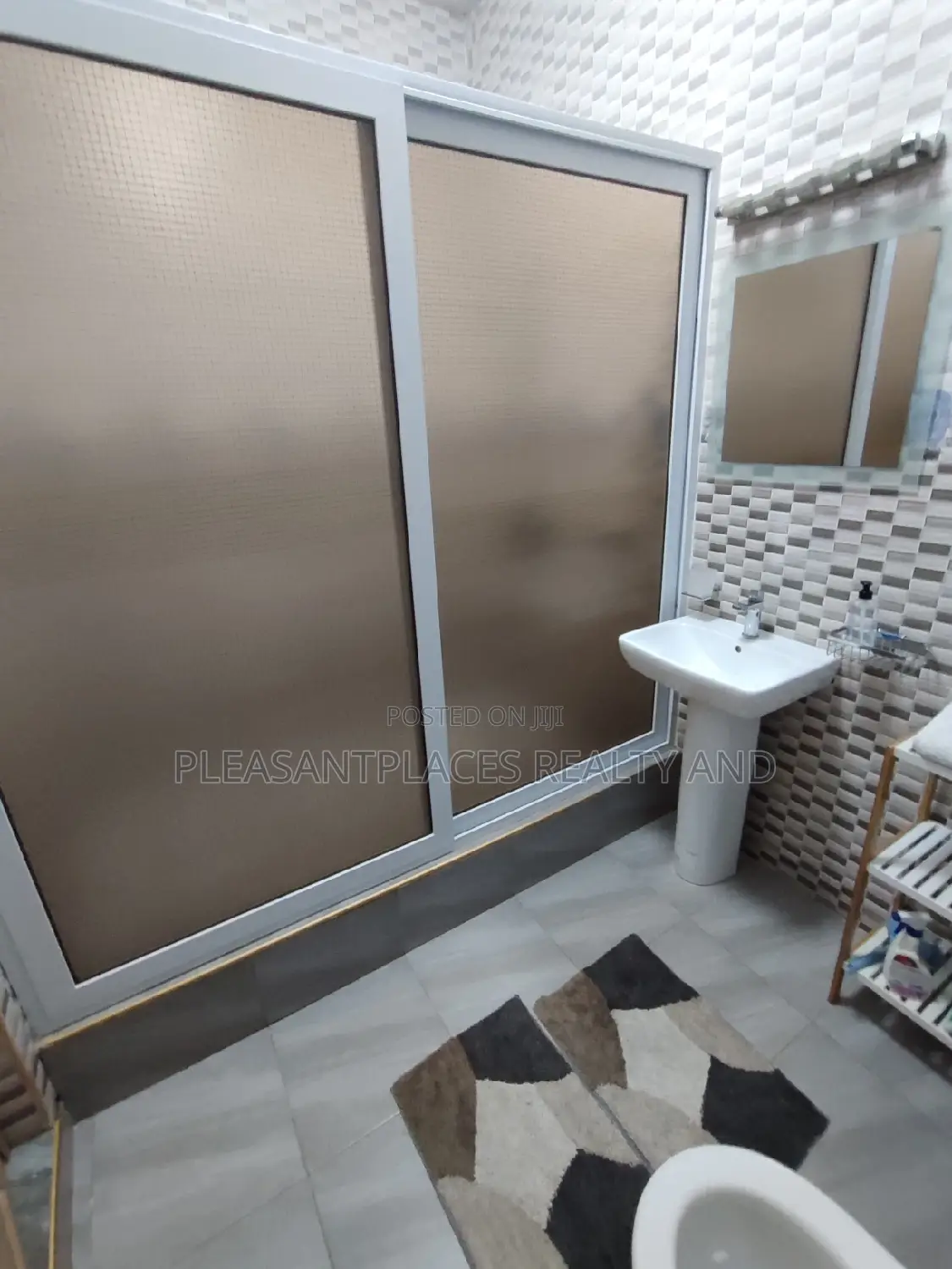 Furnished 1bdrm Apartment in Pleasantplaces, East Legon for rent