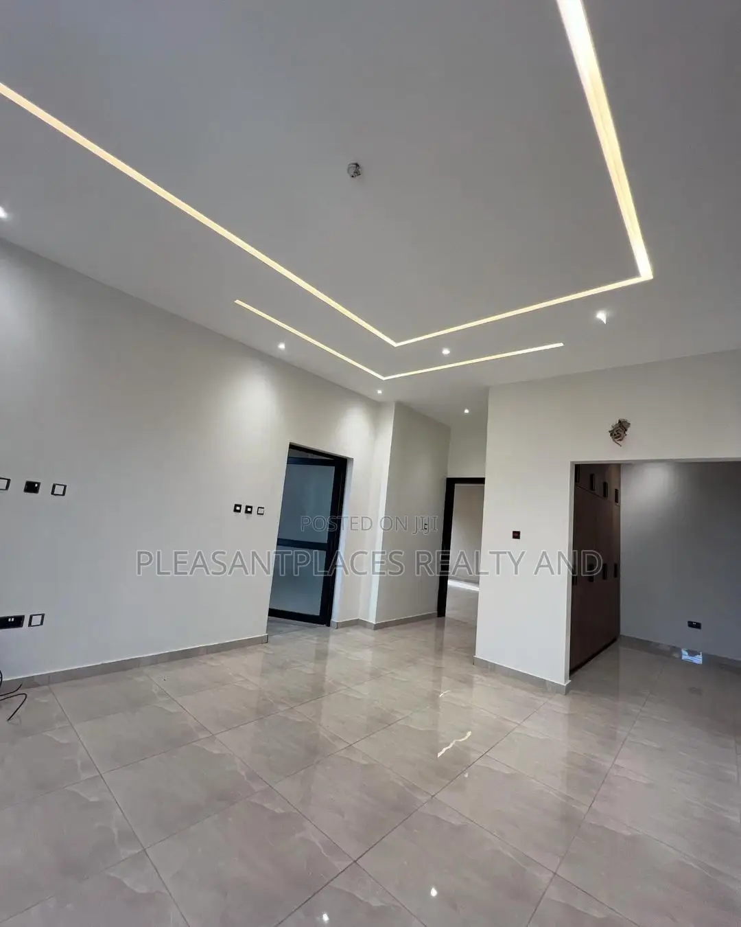 4bdrm Duplex in Pleasantplaces, Lake Side Estate for sale