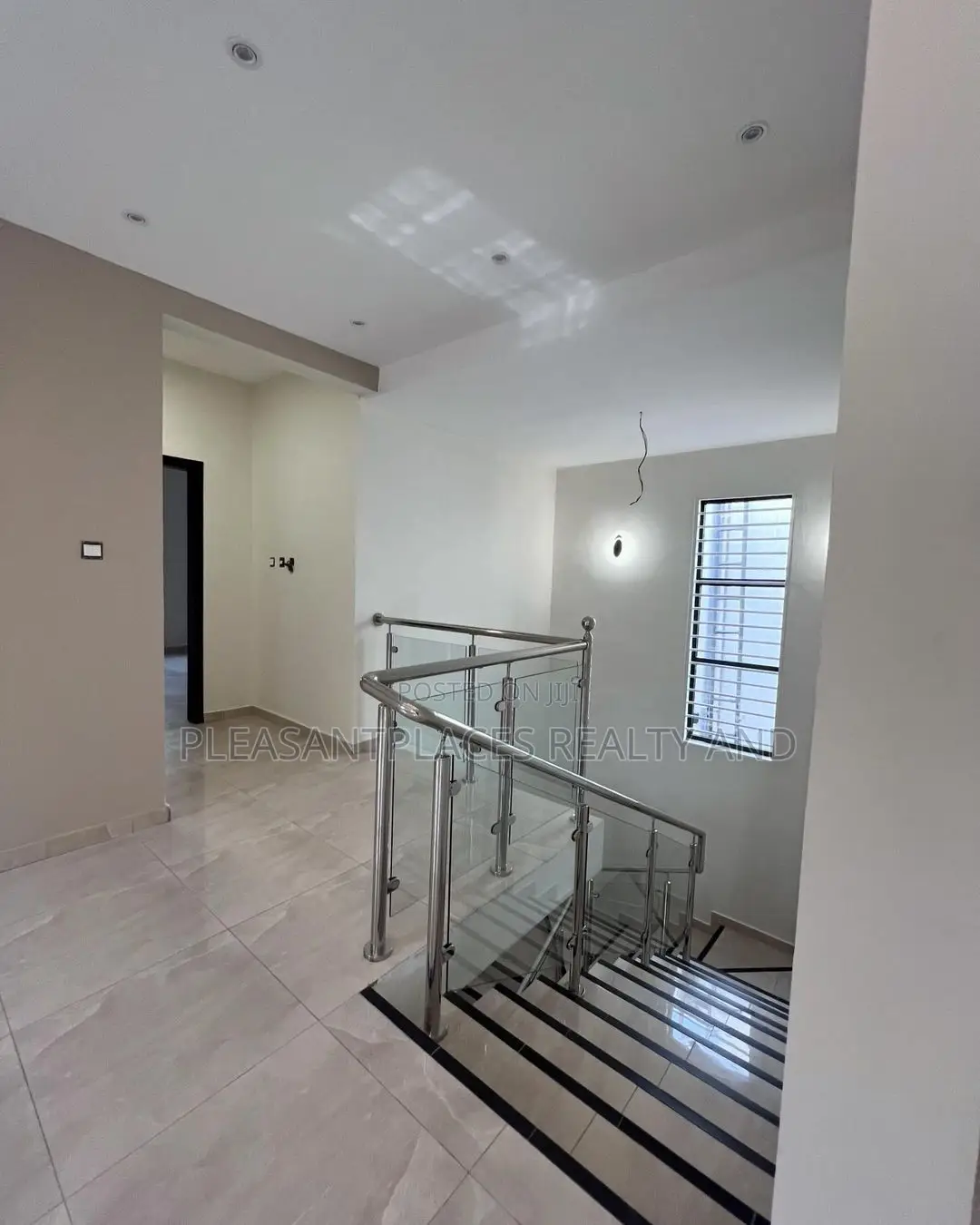 4bdrm Duplex in Pleasantplaces, Lake Side Estate for sale