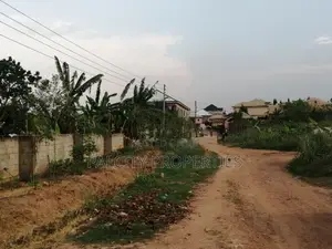 8bdrm House in Santasi A1 Hospital, Kumasi Metropolitan for sale