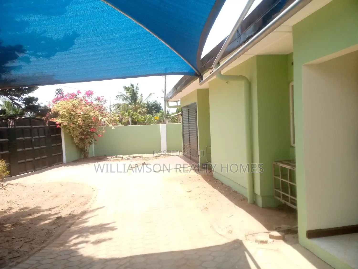 3bdrm House in Community 19 Estate,, Spintex for rent