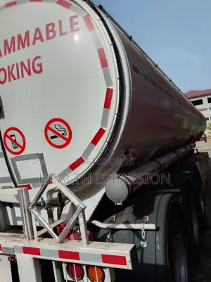 Brand New SHACMAN Fuel Tanker, 20,000liters Tanker With Head