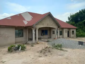 7bdrm House In Krobo, Near Kenyasi, Kwabre For Sale