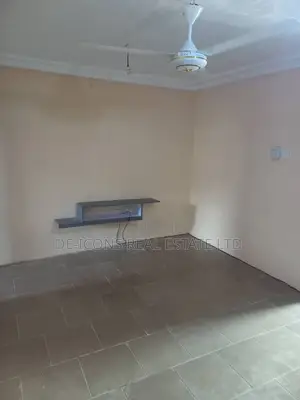 1bdrm Duplex in De-Icons Real Estate, Awutu Senya East Municipal