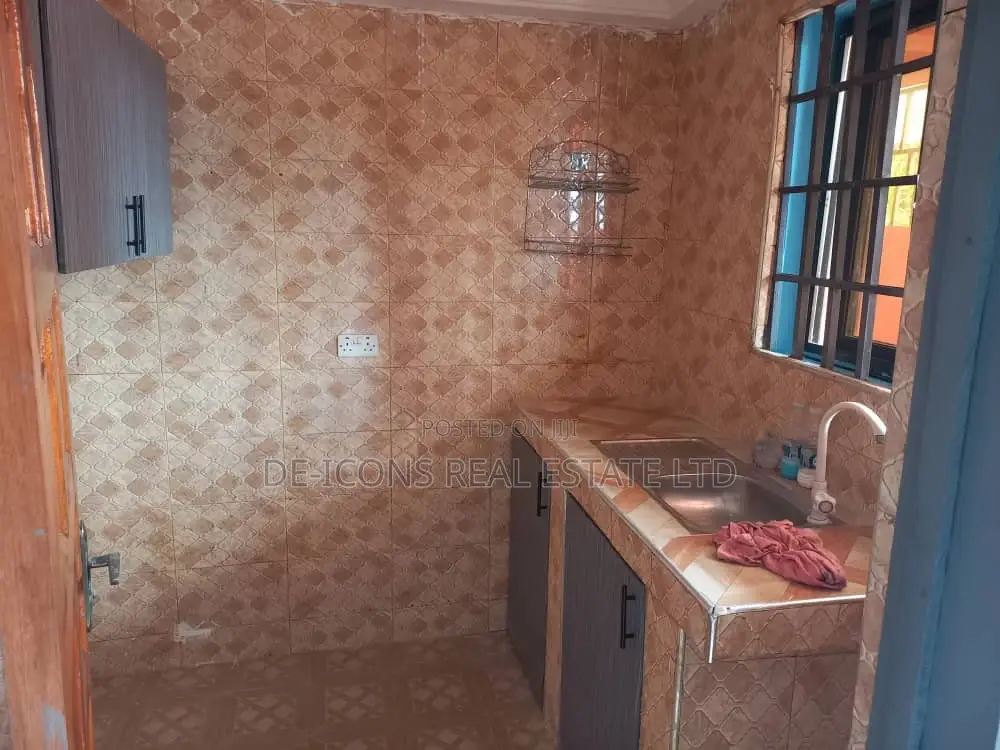 1bdrm Duplex in De-Icons Real Estate, Awutu Senya East Municipal