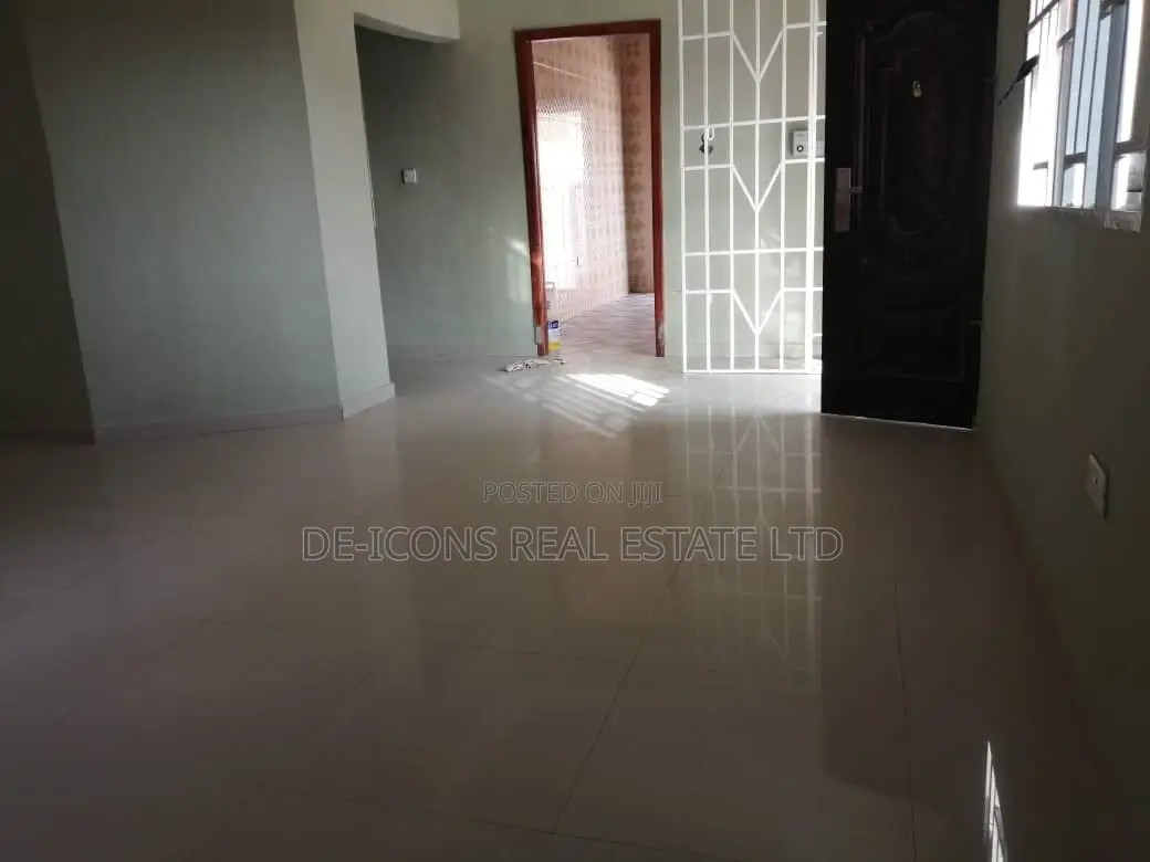 1bdrm Duplex in De-Icons Real Estate, Awutu Senya East Municipal