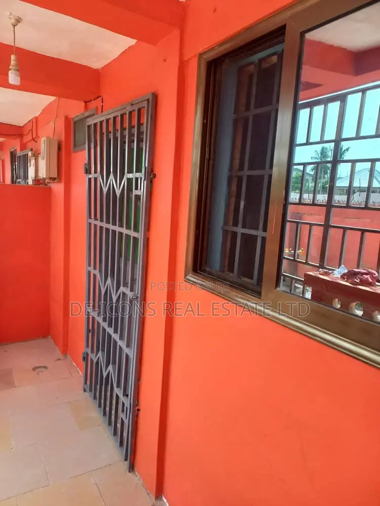 1bdrm Duplex in De-Icons Real Estate, Awutu Senya East Municipal