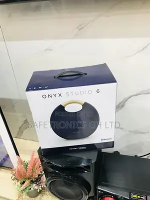 Onyx Studio 6 Harman Kardon Bluetooth Black Electric Speaker