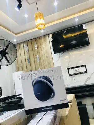 Onyx Studio 8 Bluetooth Harman Kardon Black Wireless Speaker