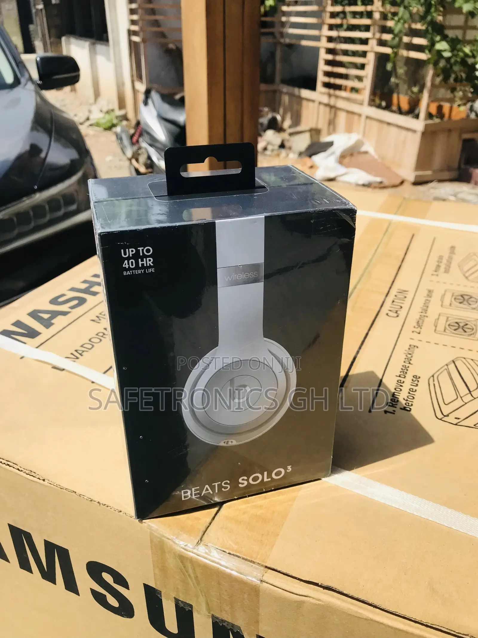 Electric Black Beats Solo 3 Wireless Bluetooth Speaker