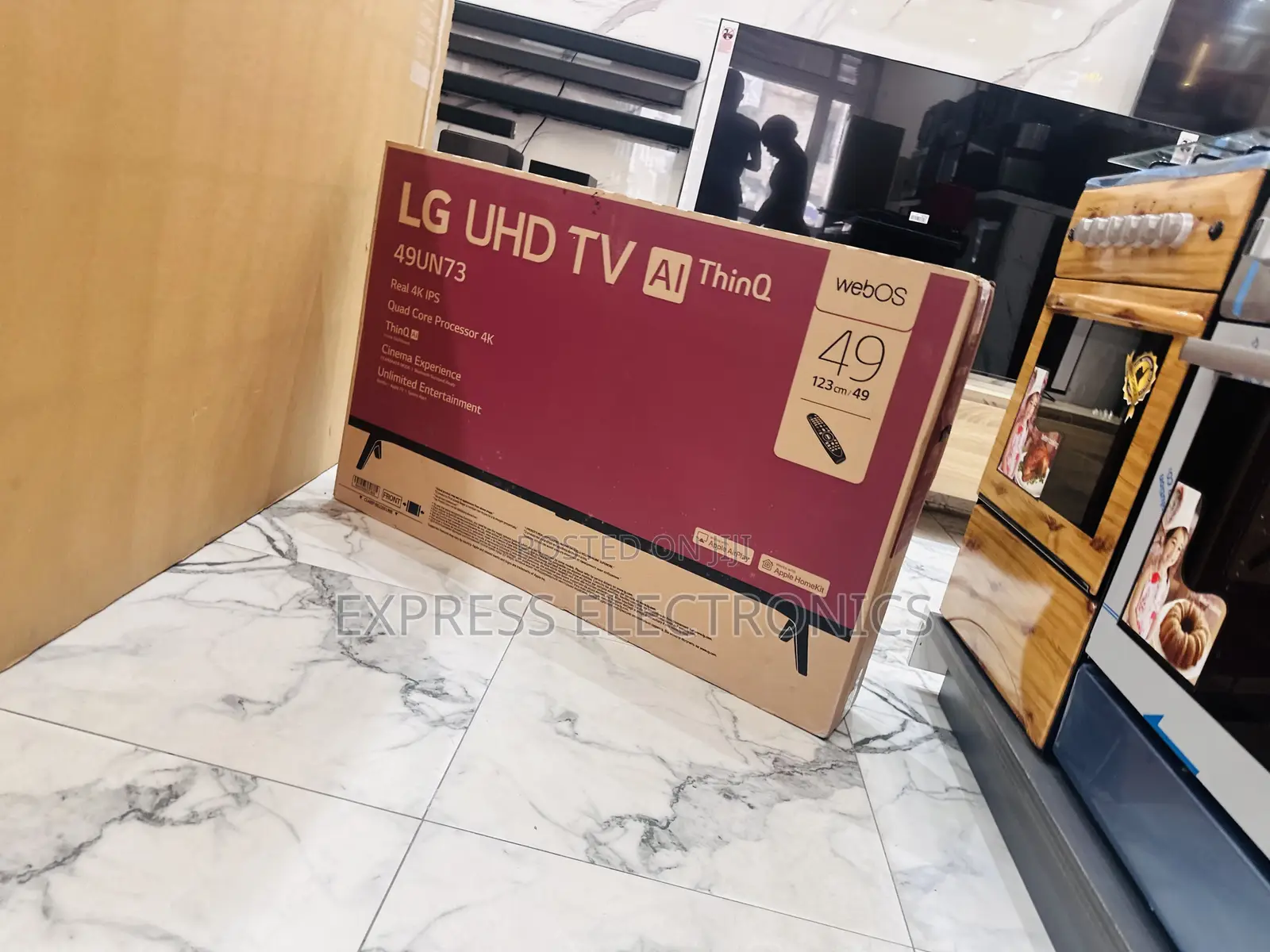 Mesmeric View Smart Glossy Lg 49”UN7340
