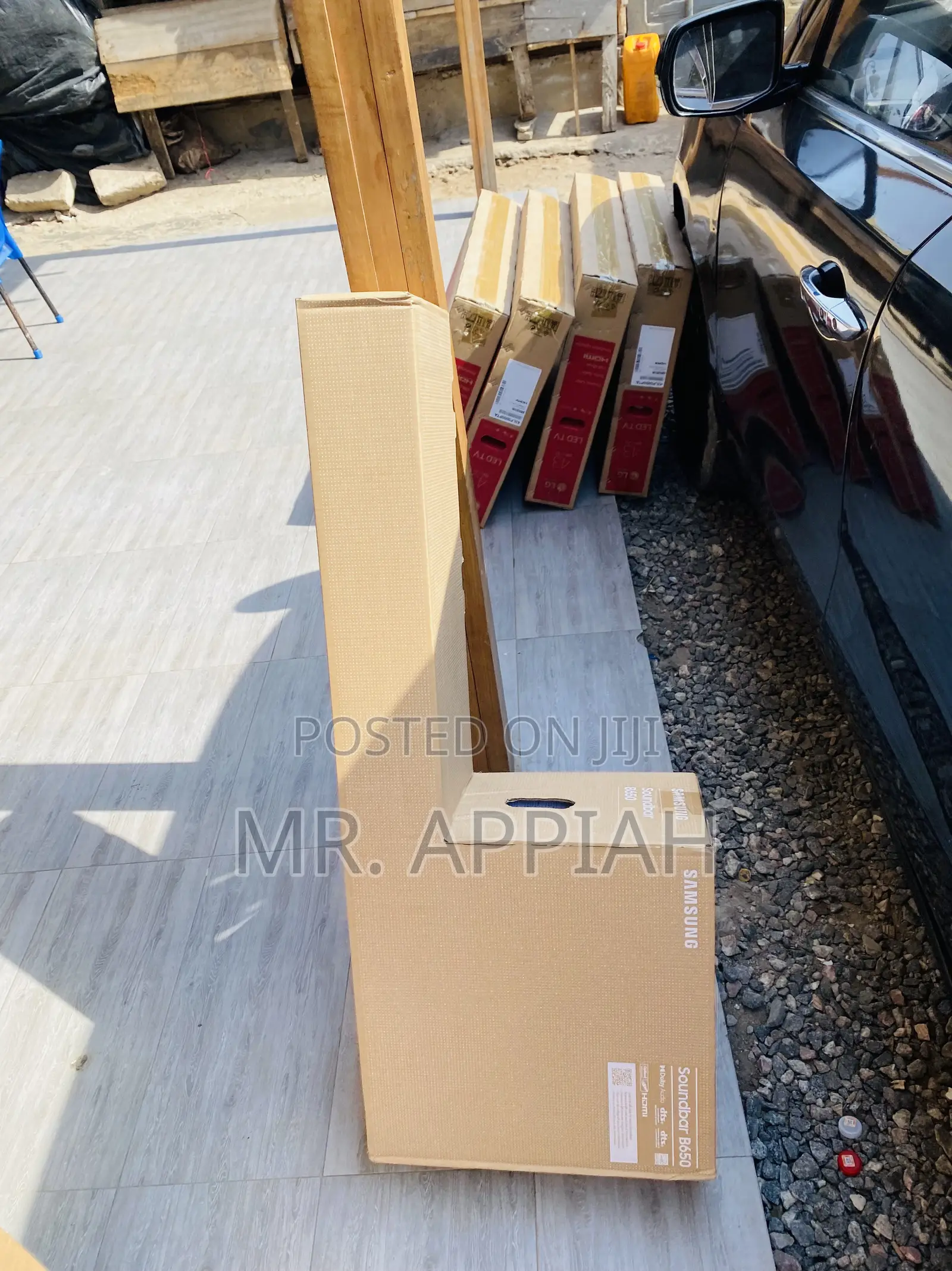 Lovely Design Samsung HW-B650 Electric Sound Bar System.