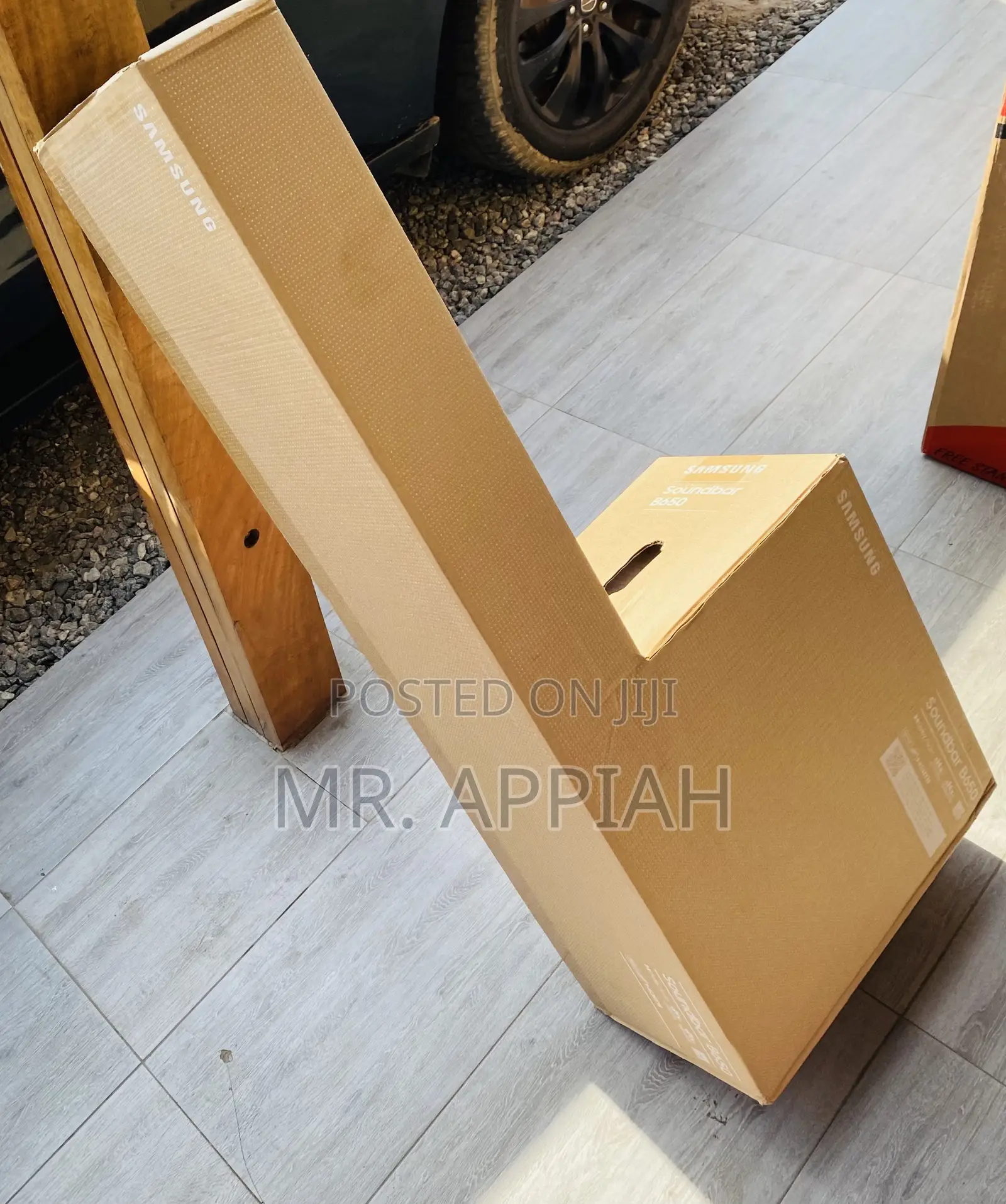 Sleek Design Samsung HW-B650 Electric Bluetooth Sound Bar.