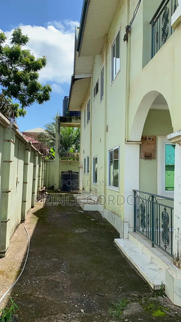 6bdrm House in Amasaman for sale