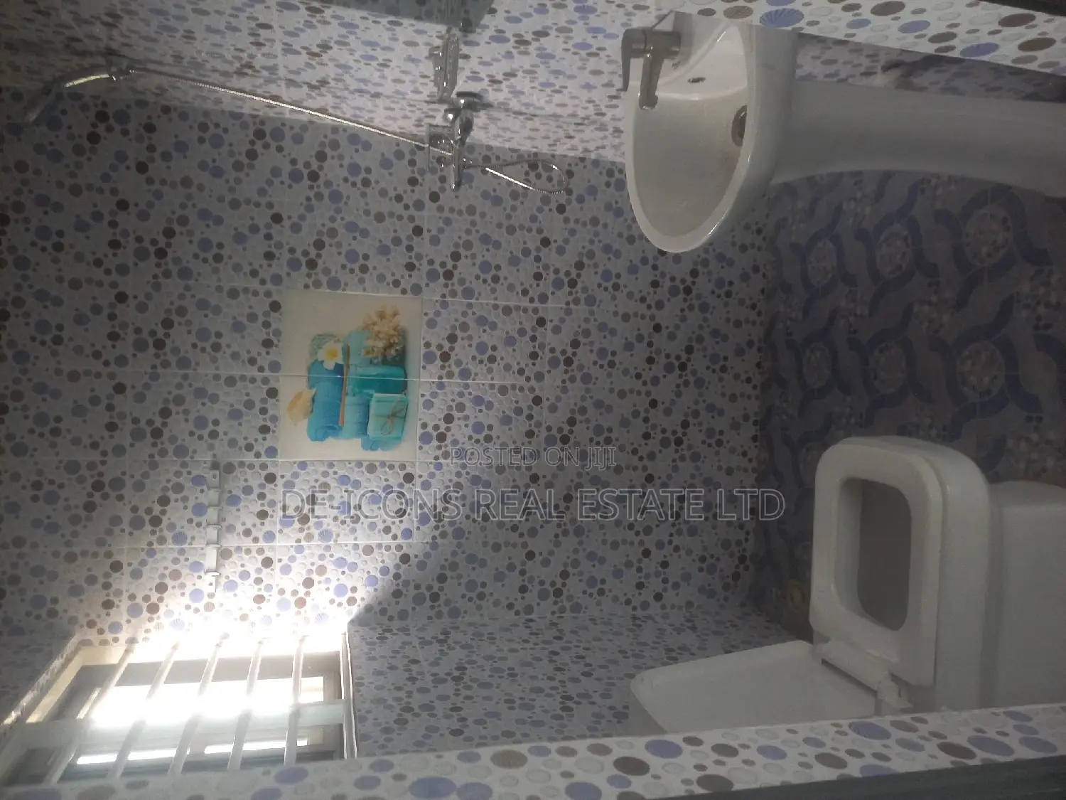 1bdrm Duplex in De-Icons Real Estate, Awutu Senya East Municipal