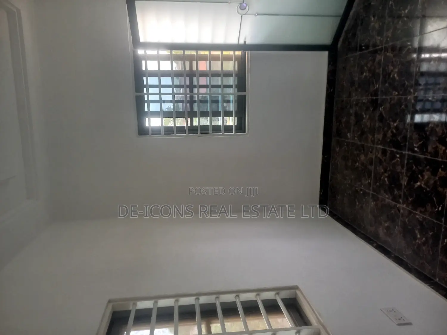1bdrm Duplex in De-Icons Real Estate, Awutu Senya East Municipal