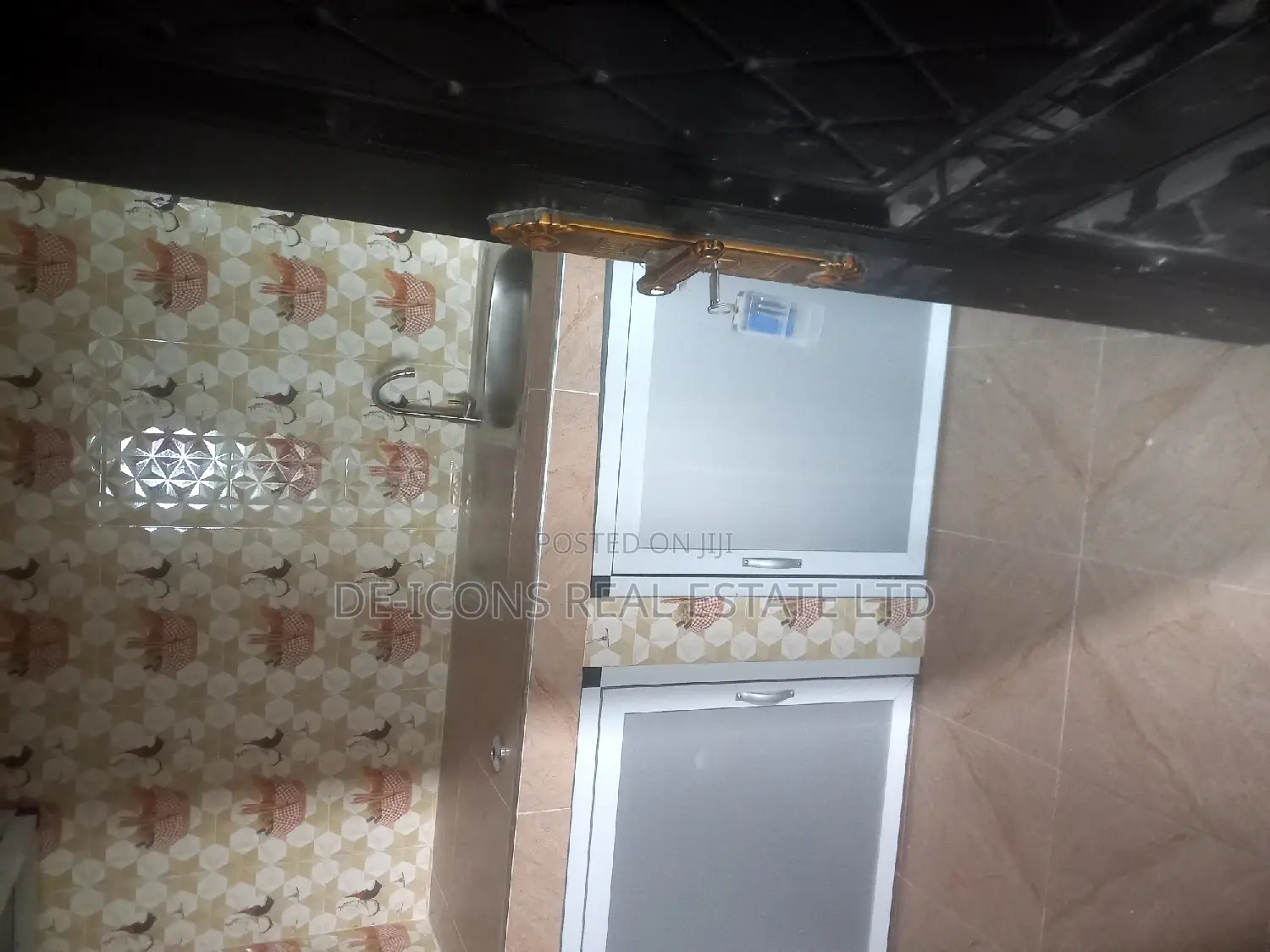 1bdrm Duplex in De-Icons Real Estate, Awutu Senya East Municipal
