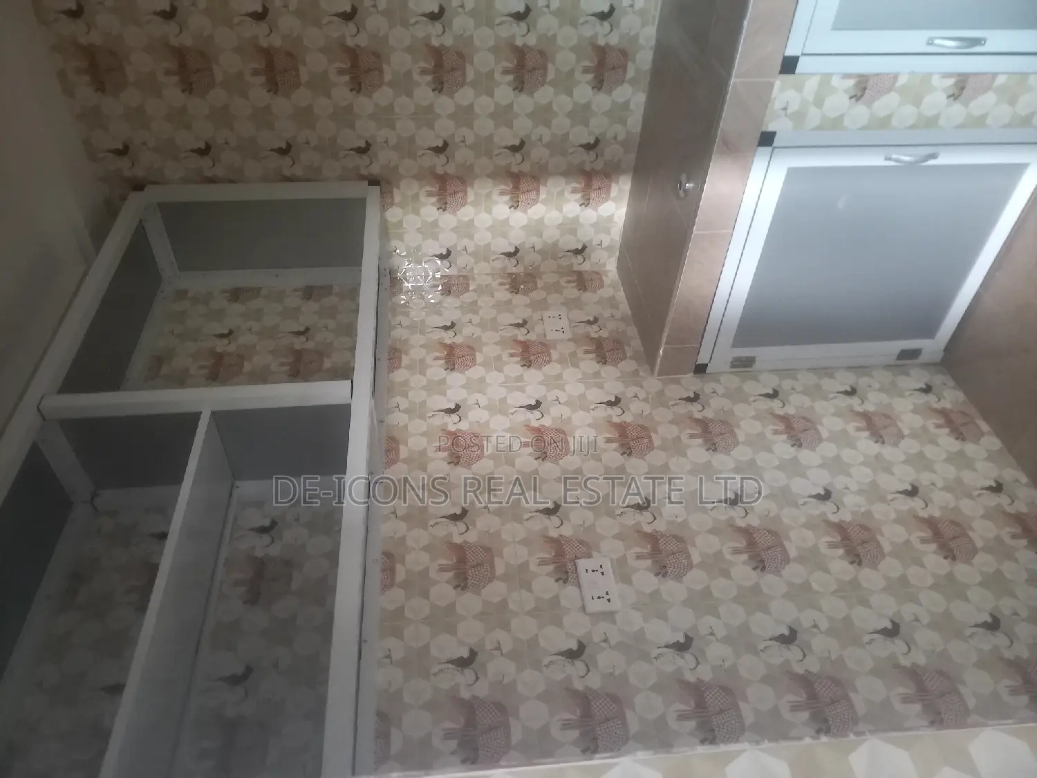 1bdrm Duplex in De-Icons Real Estate, Awutu Senya East Municipal