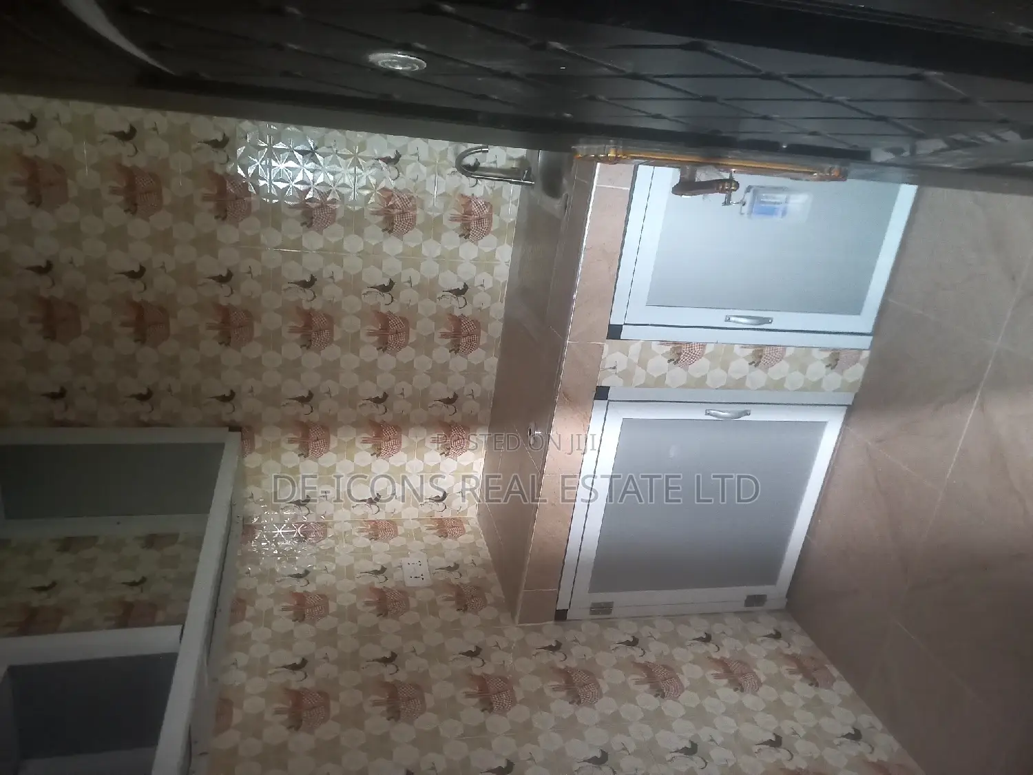 1bdrm Duplex in De-Icons Real Estate, Awutu Senya East Municipal