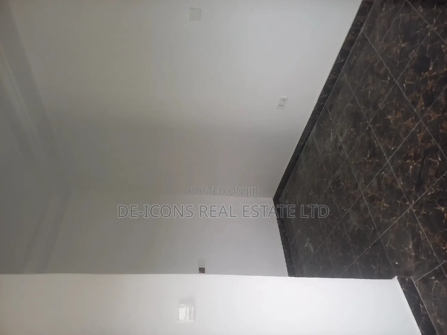 1bdrm Duplex in De-Icons Real Estate, Awutu Senya East Municipal