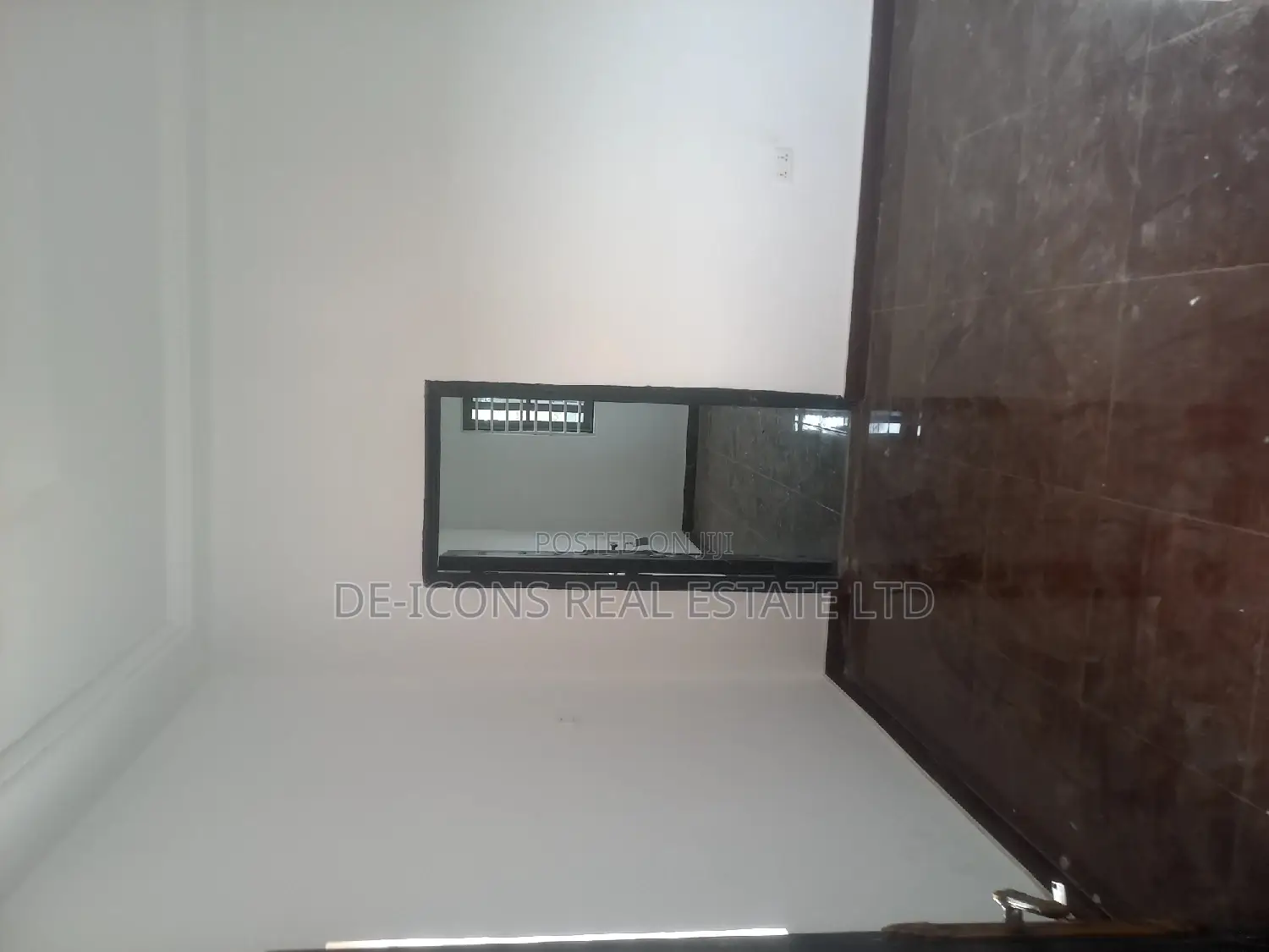 1bdrm Duplex in De-Icons Real Estate, Awutu Senya East Municipal