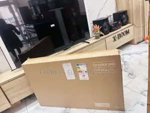 Dynamic Color UHD Smart Samsung 43”Cu7000 Tv