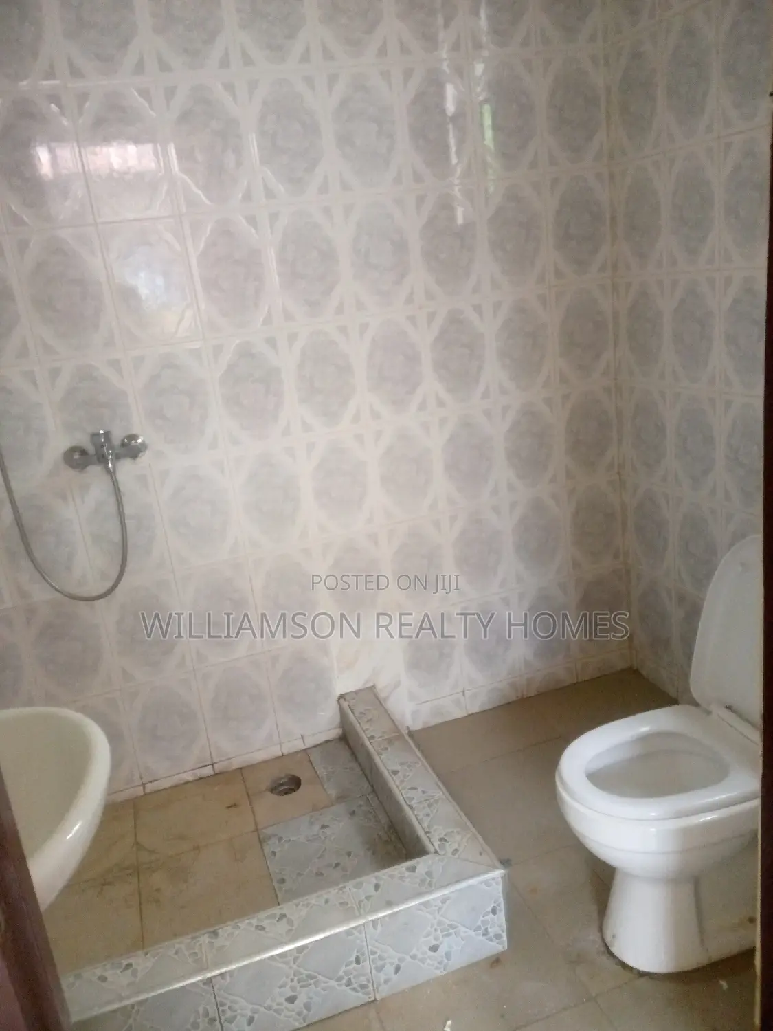 4bdrm Apartment in Community 18 Area, Spintex for rent