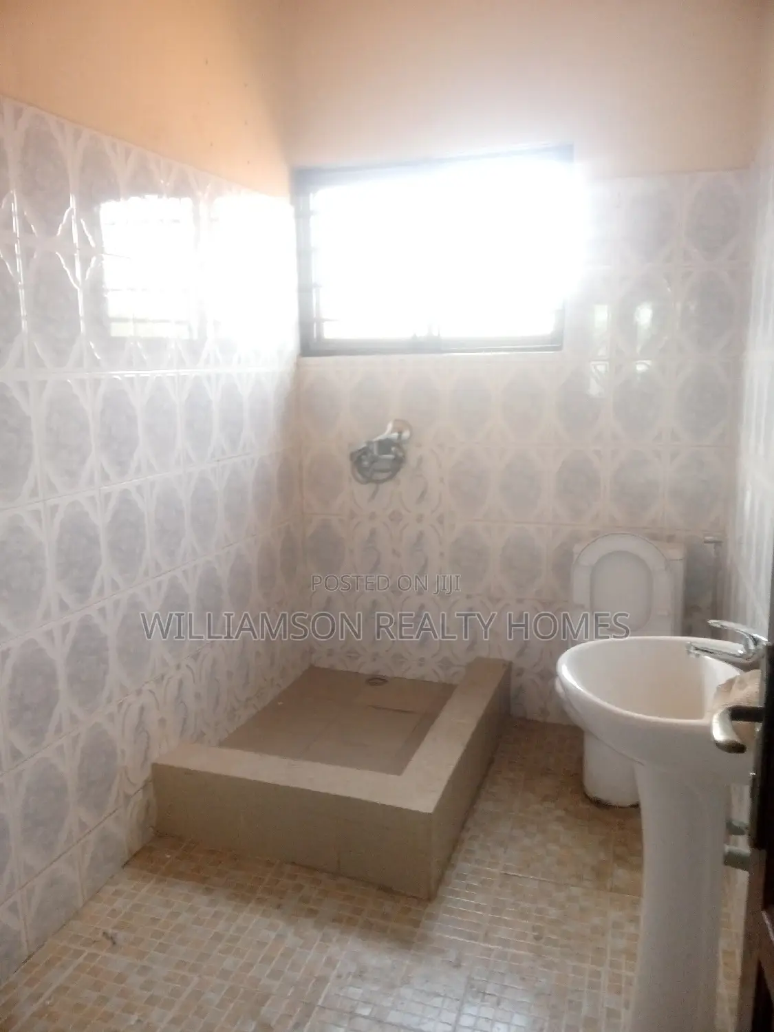 4bdrm Apartment in Community 18 Area, Spintex for rent