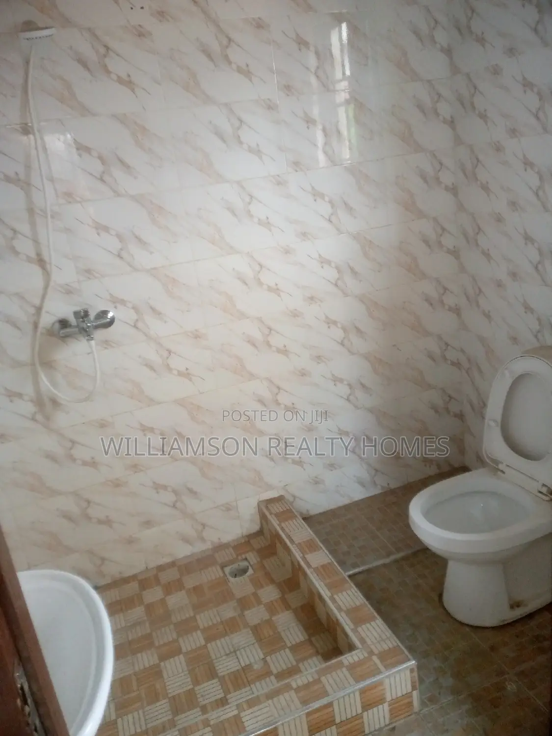 4bdrm Apartment in Community 18 Area, Spintex for rent