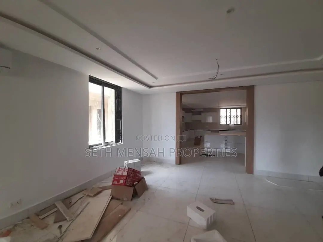 3bdrm House in Skm, Spintex for sale