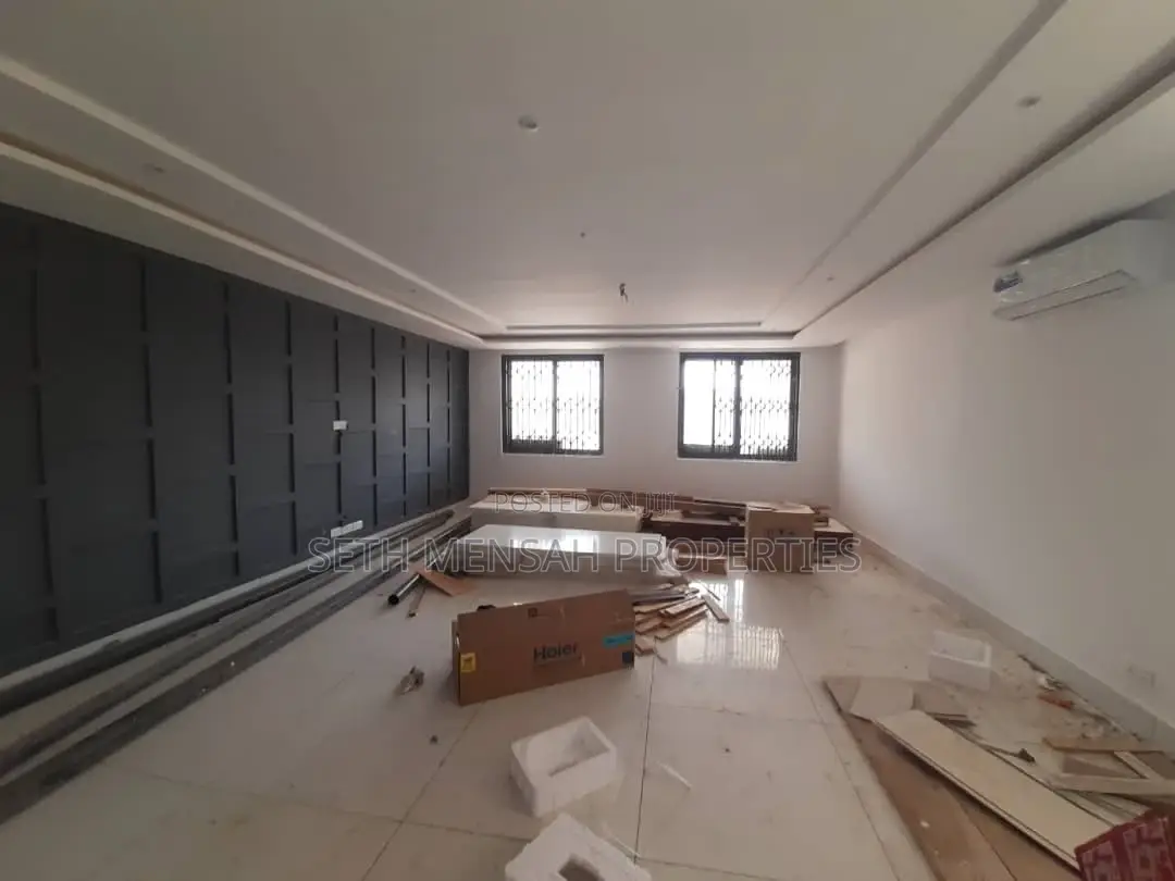 3bdrm House in Skm, Spintex for sale