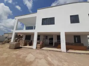 3bdrm House in Skm, Spintex for sale