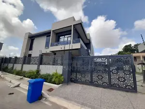 5bdrm House in Skm, Spintex for sale