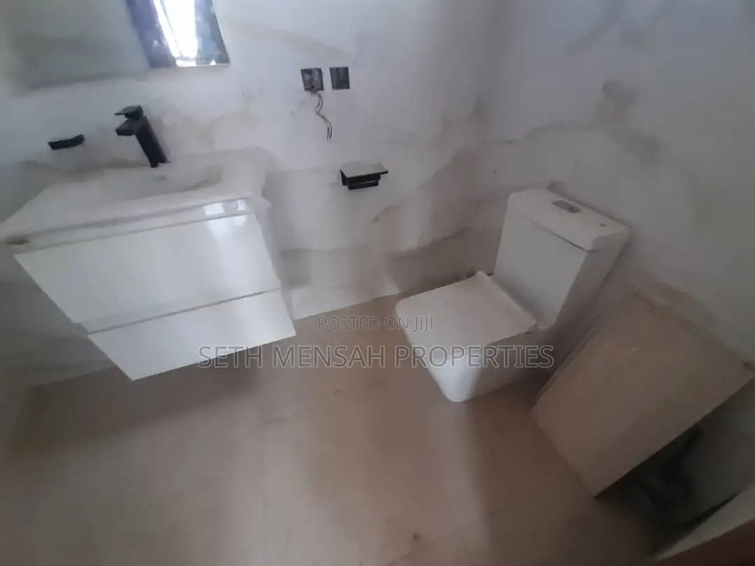 4bdrm House in Skm, Spintex for sale
