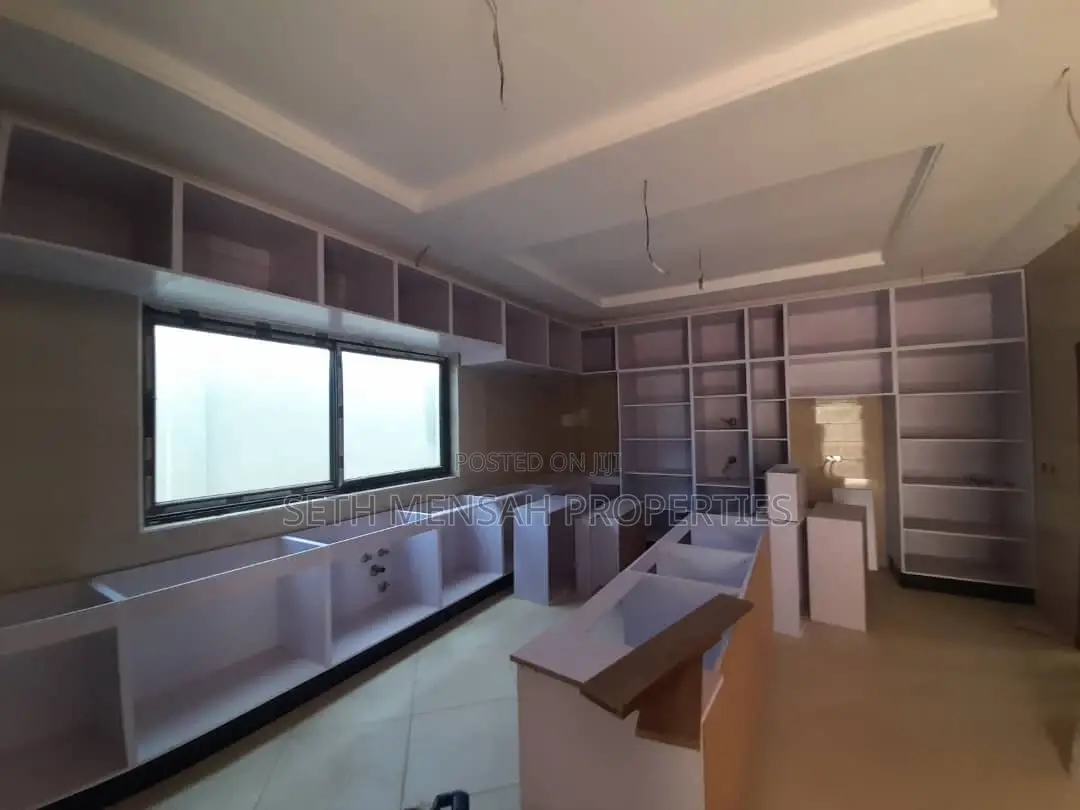 4bdrm House in Skm, Spintex for sale