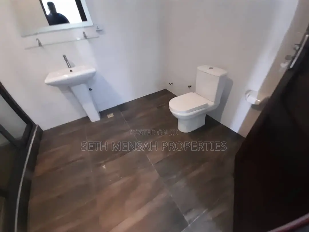 4bdrm House in Skm, Spintex for sale