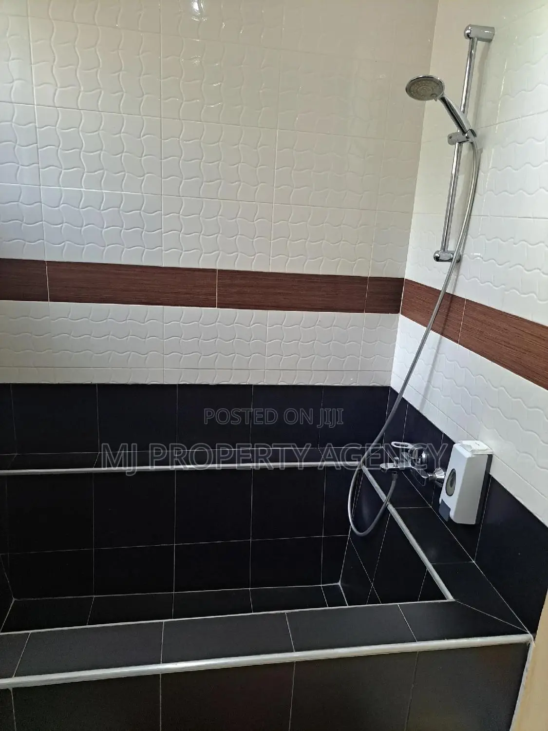 Furnished 7bdrm House in Prampram for sale