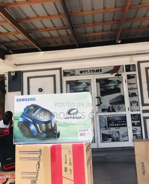 Lasting Black/Blue Electric Samsung Vacuum Cleaner
