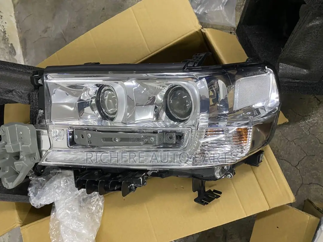 Toyota Land Cruiser 2016 Headlight