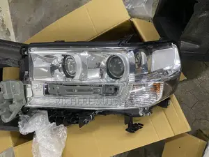 Toyota Land Cruiser 2016 Headlight