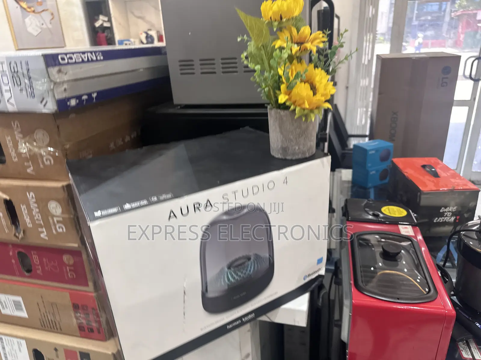 Perfect Sleek Black Bluetooth Speaker AURA STUDIO 4 —-