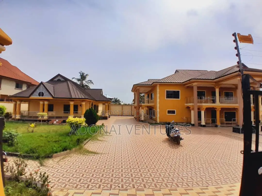 7bdrm House in Kronum  Afrancho, Kumasi Metropolitan for sale